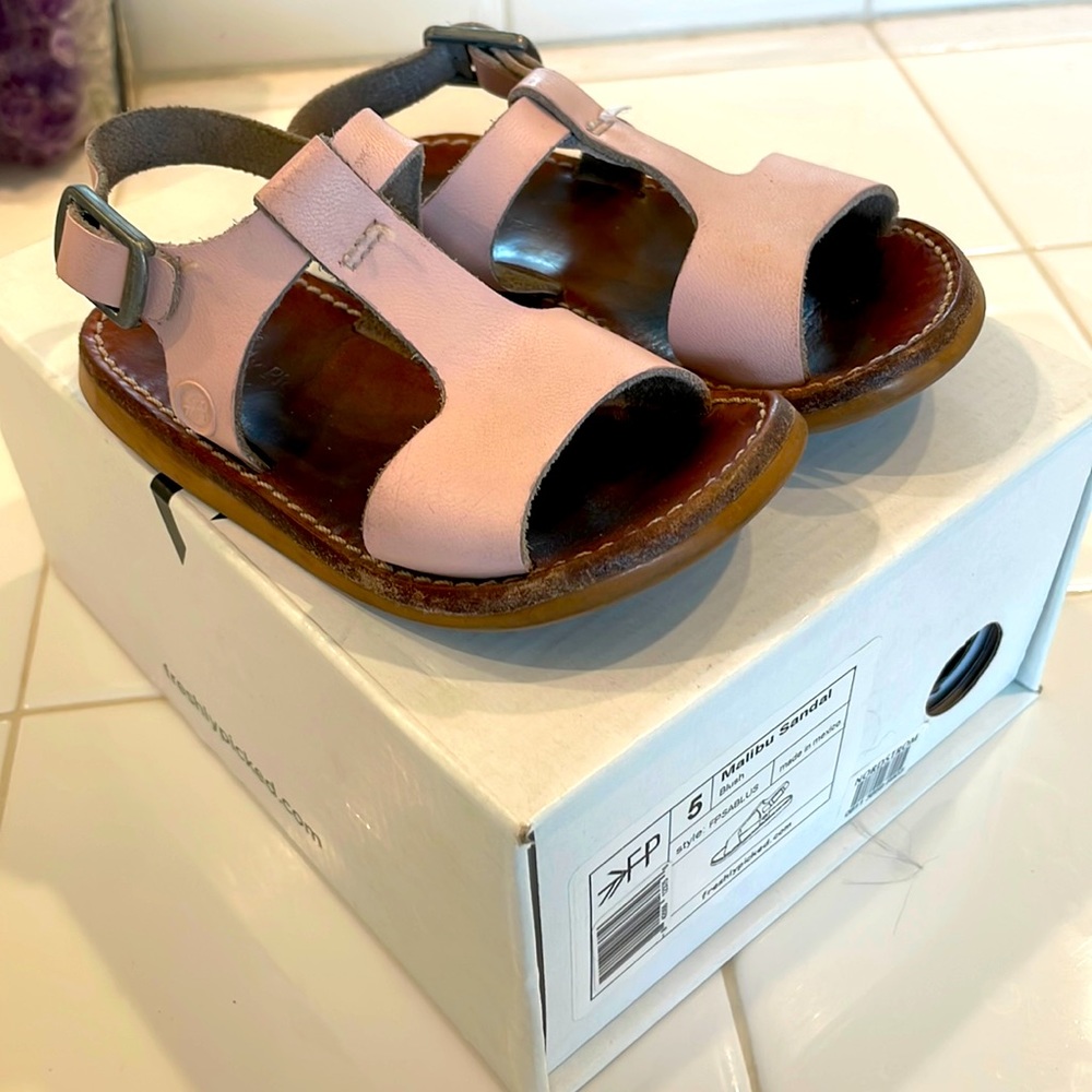 FRESHLY PICKED Malibu sandal. Blush Size 5.
